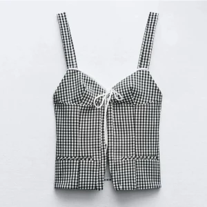 Svartvit rutig Zara topp - Perfekt fest topp i bra skick! Storlek: S