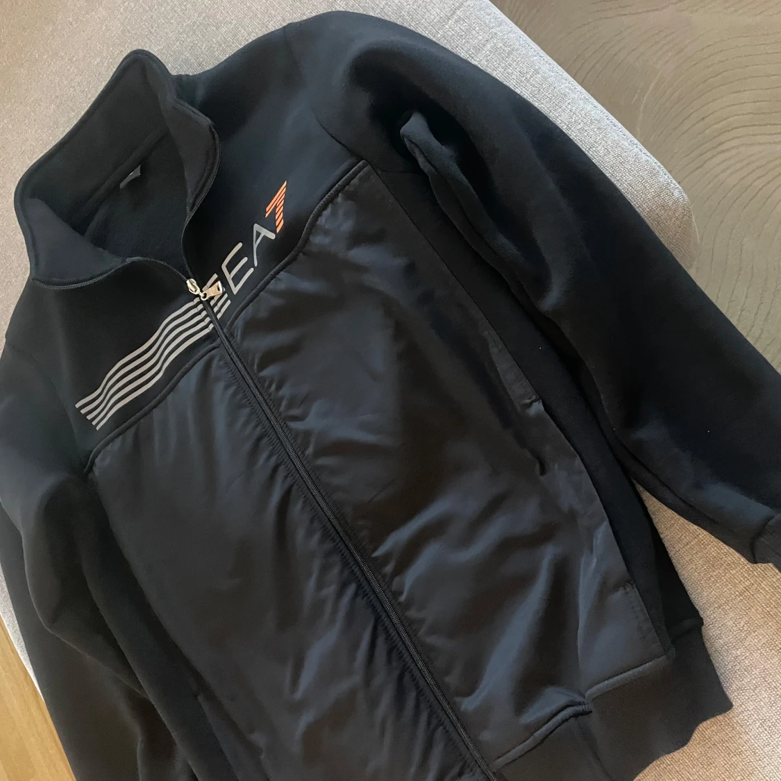 Svart jacka från EA7