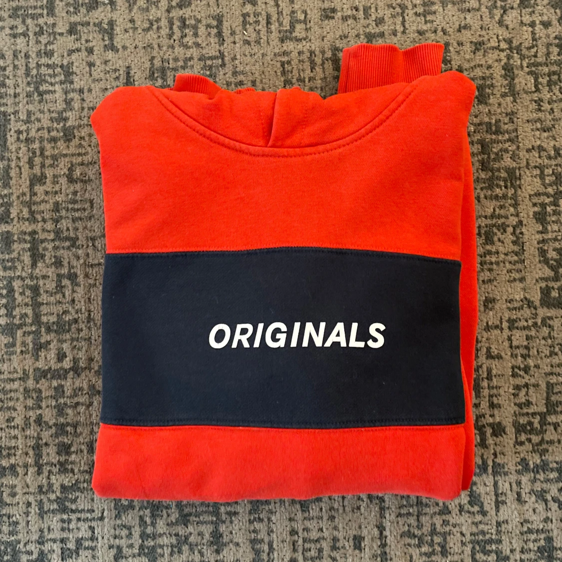 Röd hoodie från Jack & Jones - 90