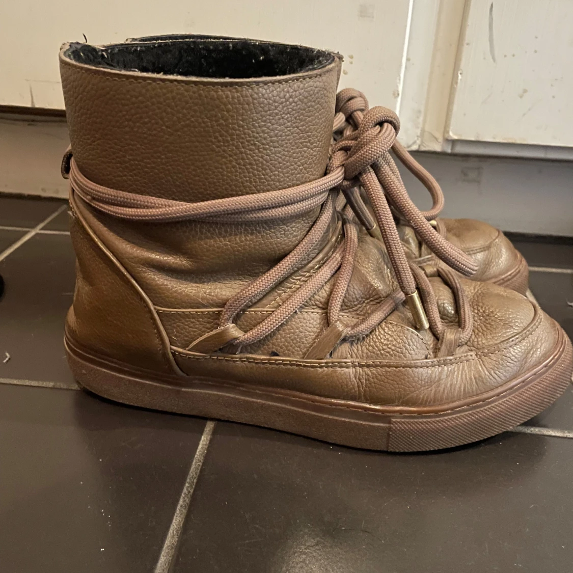 Bruna Inuikiis  - 90