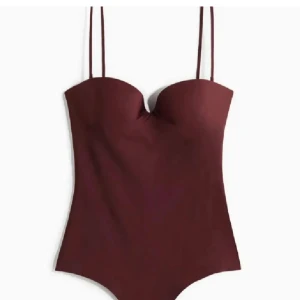 Hm body - Vinröd body från hm, storlek 80 C. Helt ny med prislappar❤️