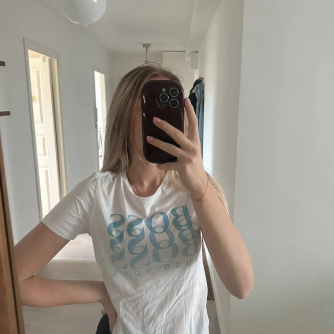 Vit t-shirt från Hugo Boss