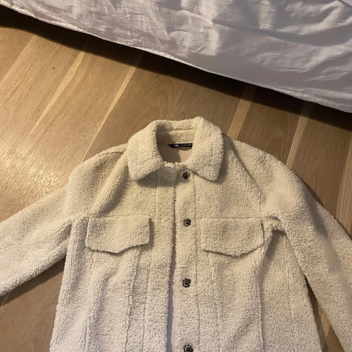 Beige teddyjacka från Zara - 91