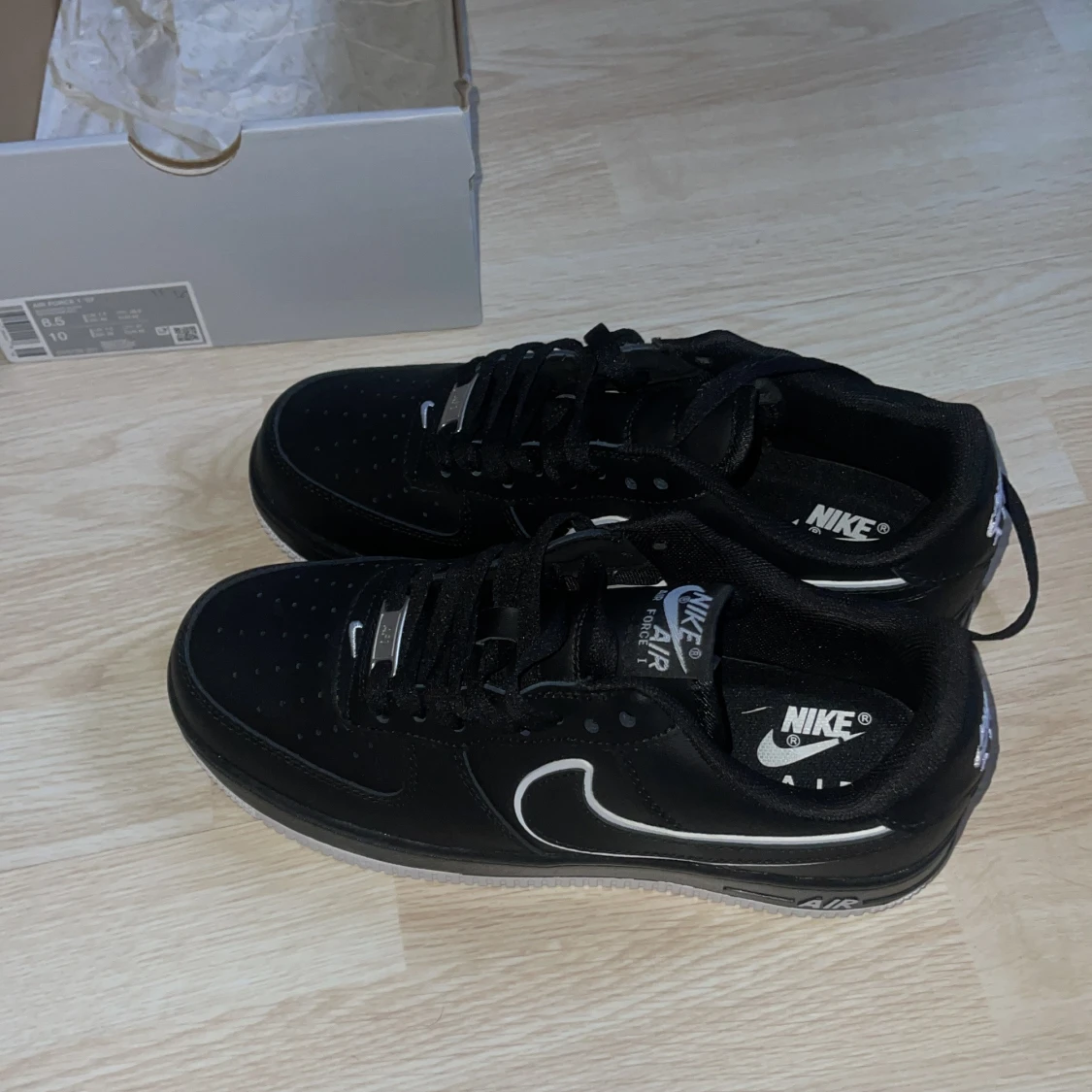 Svarta/vita Nike Air Force 1 - 91