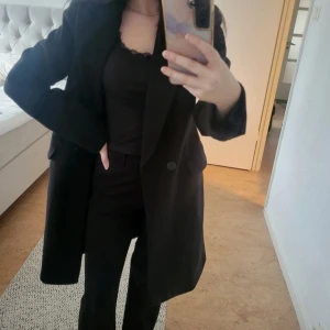 Svart kappa - Svart kappa från Asos i storlek 34, bara testad.