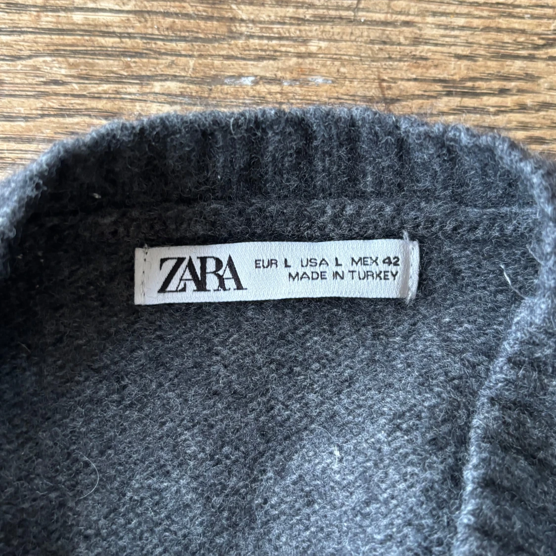 Mörkgrå stickad tröja från Zara - 91