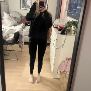 Sjukt snygga gymtights!😍 - Säljer dessa gymtights från ICIW, perfekta för ett gympass men också att bara gå omkring med nu i höst/vinter!😍kostar 600 egentligen 