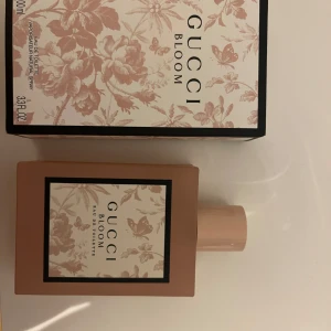 Gucci Bloom Parfym - Gucci Bloom parfym 100ml. Endast testad. Nypris 1775kr