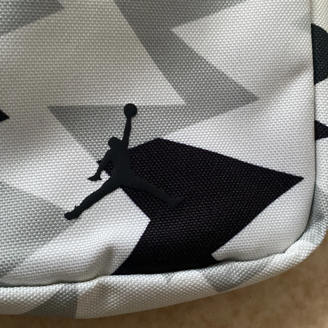 En snygg Jordan väska  - 90