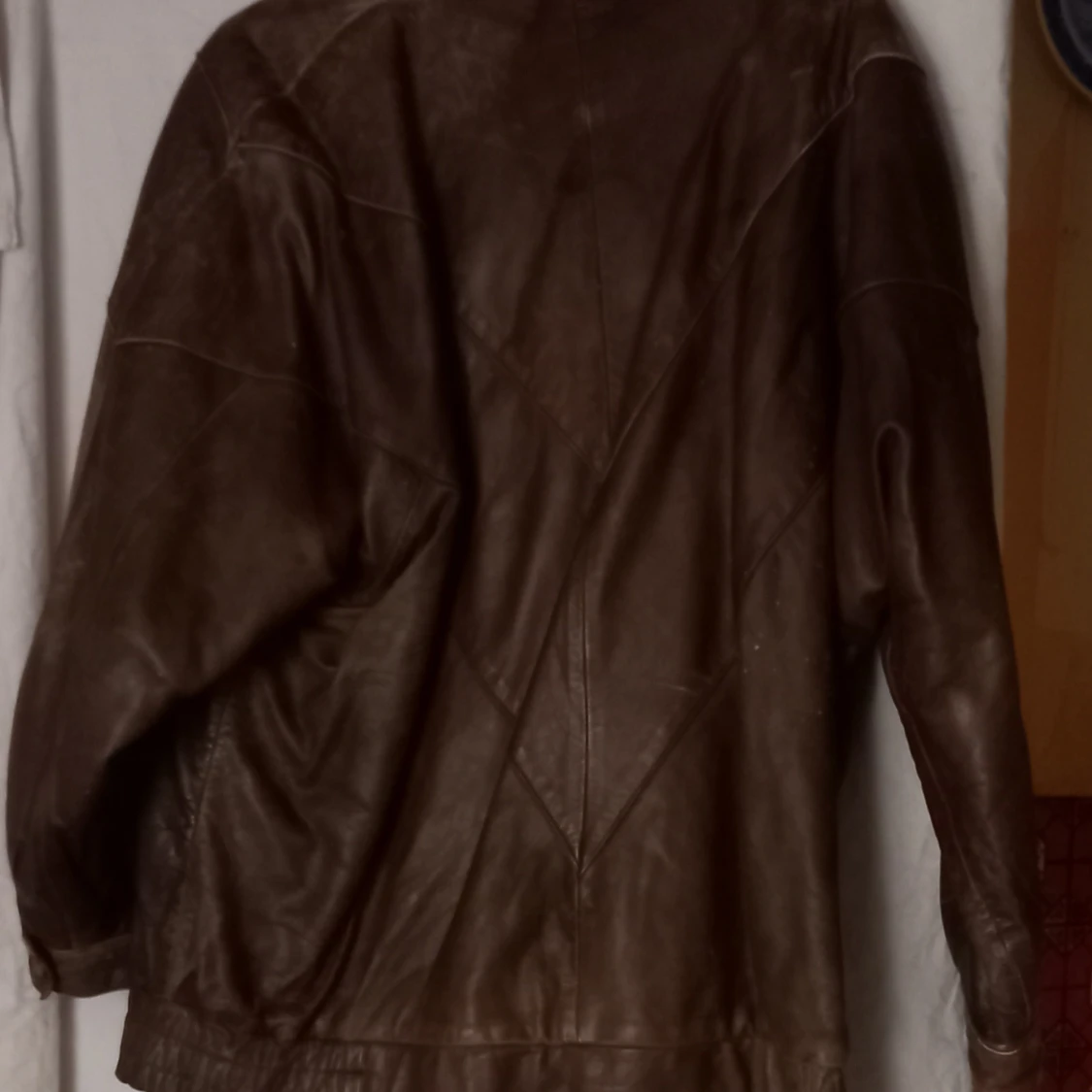 Brun skinnjacka med mönstrat foder - 90