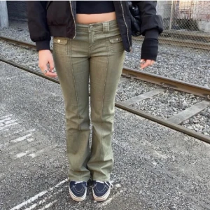 Hm jeans - Skit snygga men använder tyvärr inte💗 pris går att diskutera 