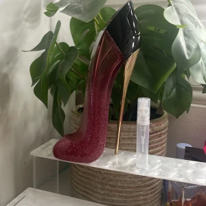 Very good girl glam‼️3ml‼️ - 3 ml splitt av Very good girl glam, observera att de är 3ml sprejflaska o inte hela flaskan‼️💓