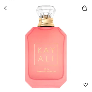 Kayali Eden Sparkling Lychee 39 - Säljer min ny inköpta Kayali sparkling lychee parfym som är 100ml. Doften är fruktig och fräsch, perfekt för den som älskar en söt och fruktig doft. Falskan kommer inte helt fylld från början så har endast använt max 15 sprut av den🤍 köpt för 1429kr och kommer med original förpackningen , pris kan diskuteras