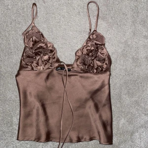 Linne Zara - Supersnyggt linne köpt här på Plick! Säljer då det tyvärr aldrig kommit till användning. Nyskick💕