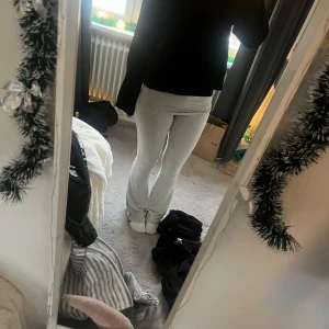 Grå mjukisbyxor - Säljer dessa gråa Yogapants från lager 157 i storlek M då jag inte använder dom så mycket. Dom är använda ca 2 gånger och i nyskick