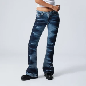 Så snygga weekday jeans  - Helt nya med prislappar!! Säljer pga de ej passade! Längden  är bra på mig som är 175 men passar bättre på kortare