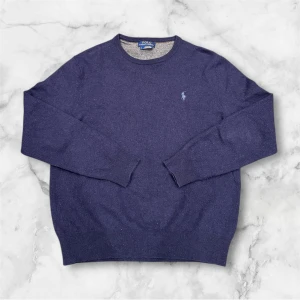 Ralph Lauren tröja - Marinblå Ralph Lauren tröja i mycket bra skick! Storlek: M passar S  