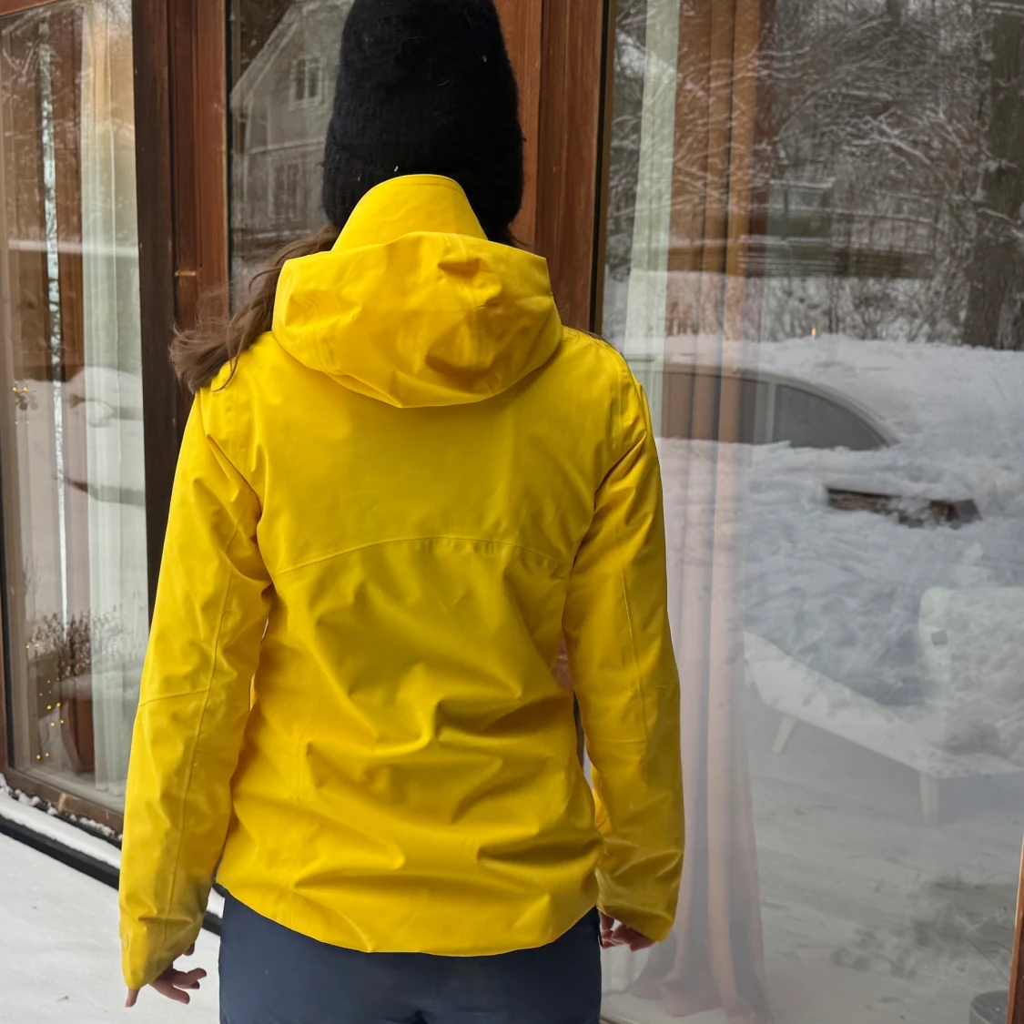 Gul skidjacka (nästan helt oanvänd!!) - 92