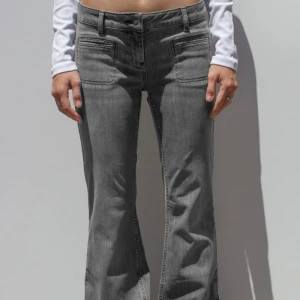 Grå bootcut jeans - Snygga grå bootcut jeans från subdued. Otroligt bekväma, men var lite för stora för mig. Helt nya och lappen kvar, endast testade. Skriv för fler bilder eller frågor🥰💘