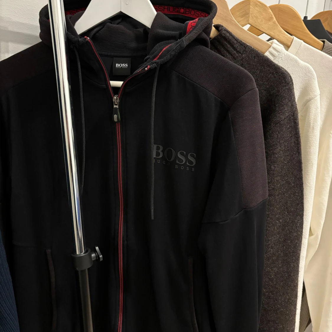 Svart hoodie från Boss