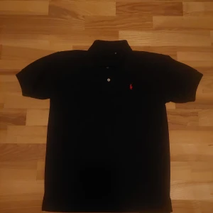 Polo Ralph Lauren Piké - Toppen skick! Priset kan diskuteras vid snabb affär. 