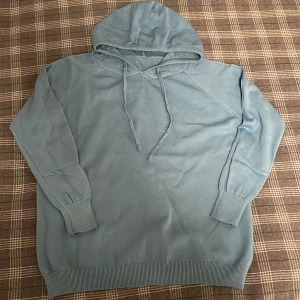 Merino hoodie - Helt oanvänd hoodie i 100% merinoull. Storlek XS/S
