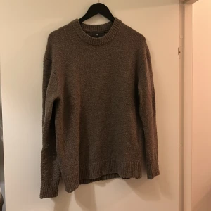 Stickad tröja - Brun stickad tröja från H&M
