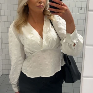 Vit blus  - Fin vit blus💗