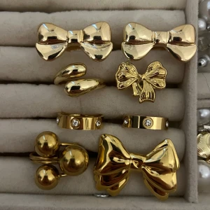 Ringar  - 89kr små 99kr stora. Frakt 22kr