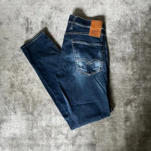 Replay Anbass  - Replay Anbass | Stl W31 L32 | Skick 9/10 | Nypris 1599kr - Mitt pris 499kr | Hör av dig om det är någonting du undrar!