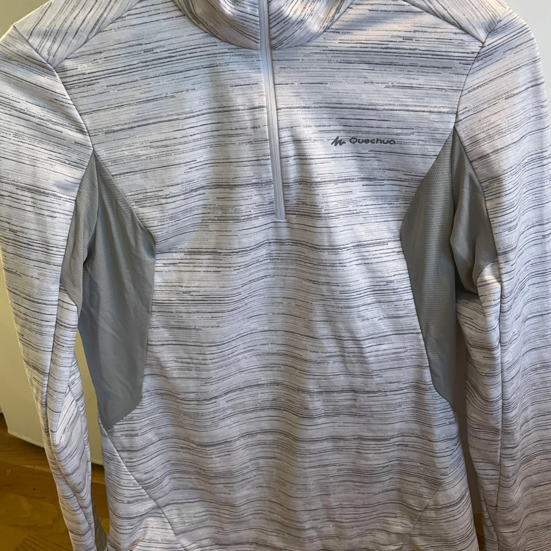 Grå randig tröja från Quechua