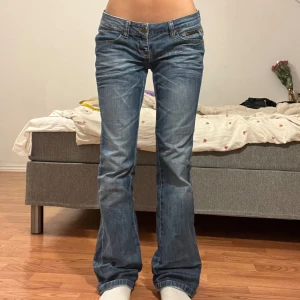 Only Jeans  - Midjemått: 40cm, innerbenslängd: 84cm 🩷