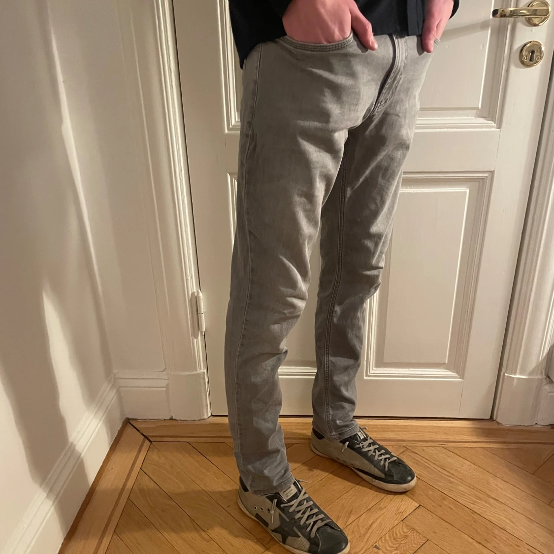 Gråa slimfit jeans  - 1