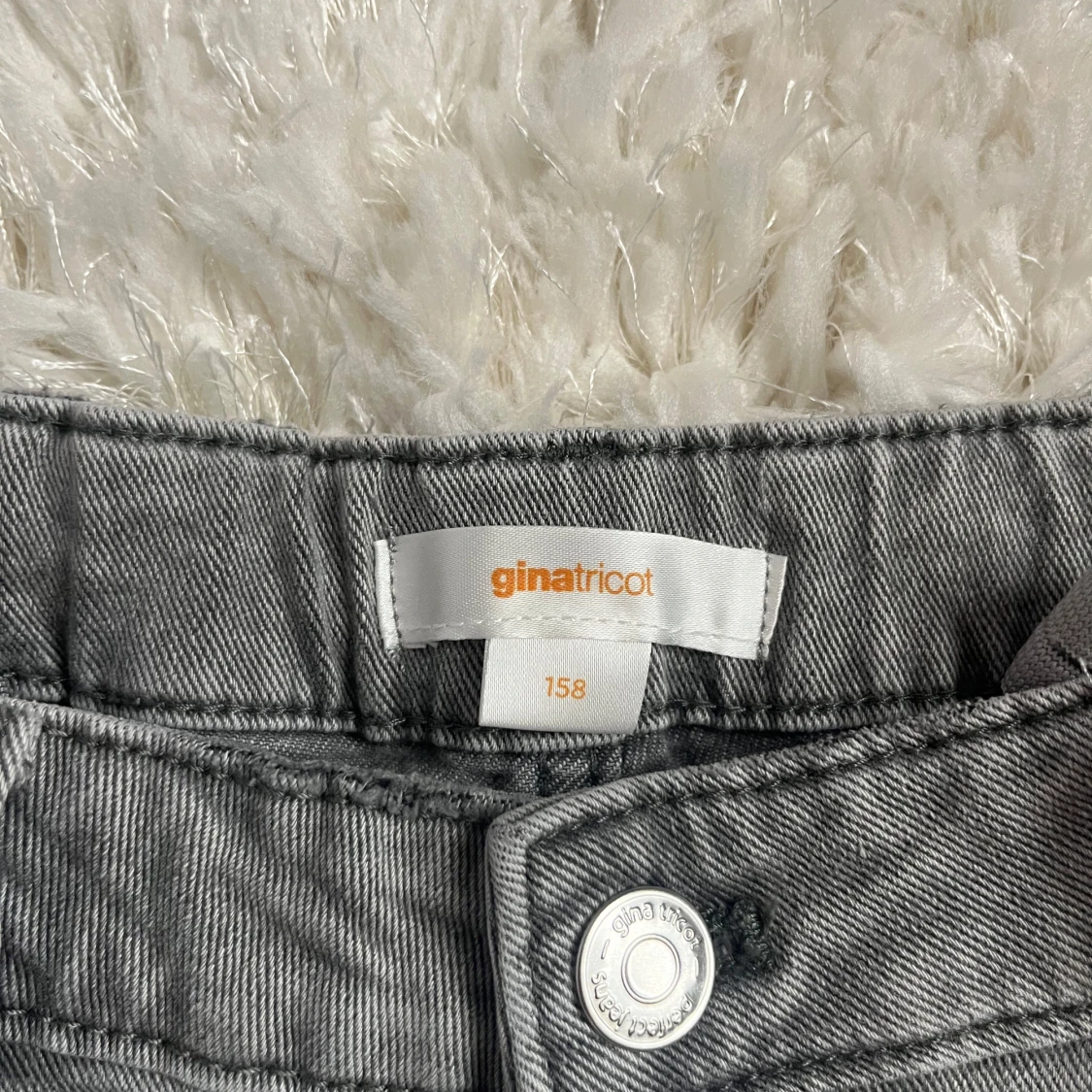 Grå jeans från Gina Young  - 2