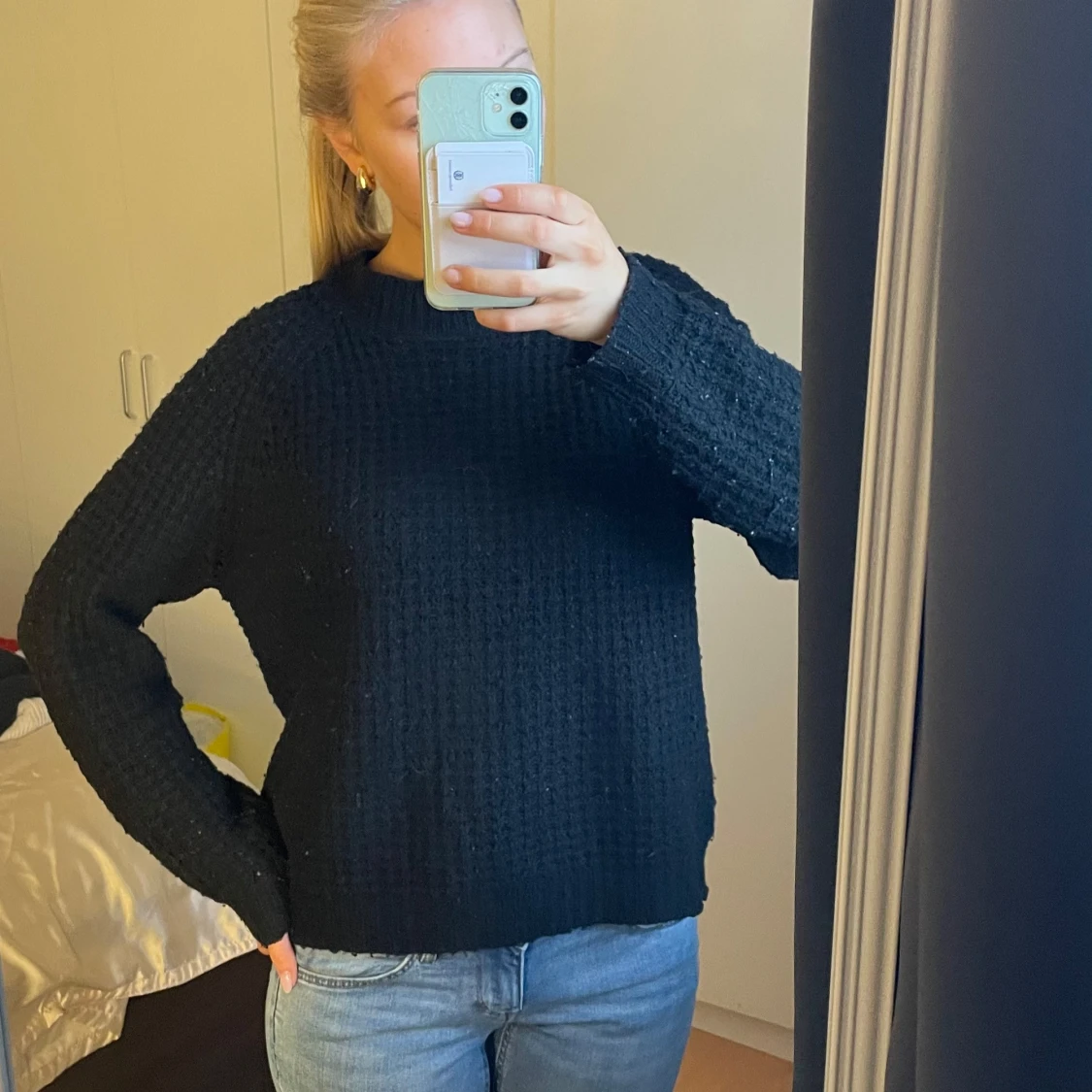 Svart stickad tröja - 2