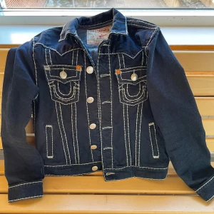 True religion jacka - Mörkblå truereligion jacka i size s real haunted mound