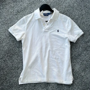 Ralph lauren piké - Säljer denna fräscha raffe tröjan! size xs-s. Hör av dig vid minsta fundering 🤩