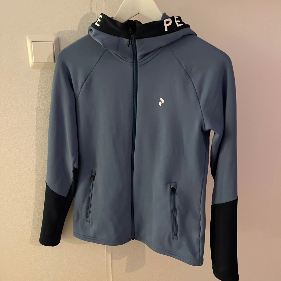 Blå huvtröja från Peak Performance