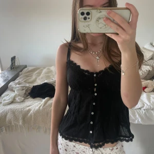 Zara topp  - Snyggaste toppen från Zara men som tyvärr inte kommit till användning från mitt håll❣️