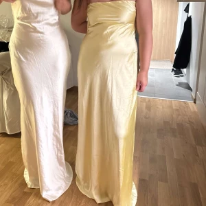 Gul balklänning bandeau - Gul balklänning med öppen rygg och bandeau