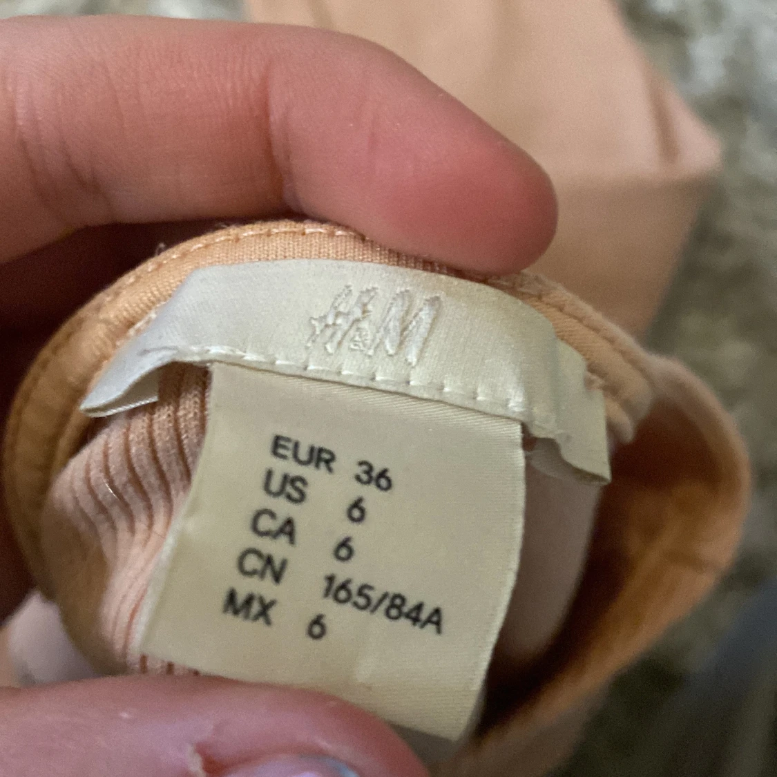 Beige ribbad klänning från H&M - 3