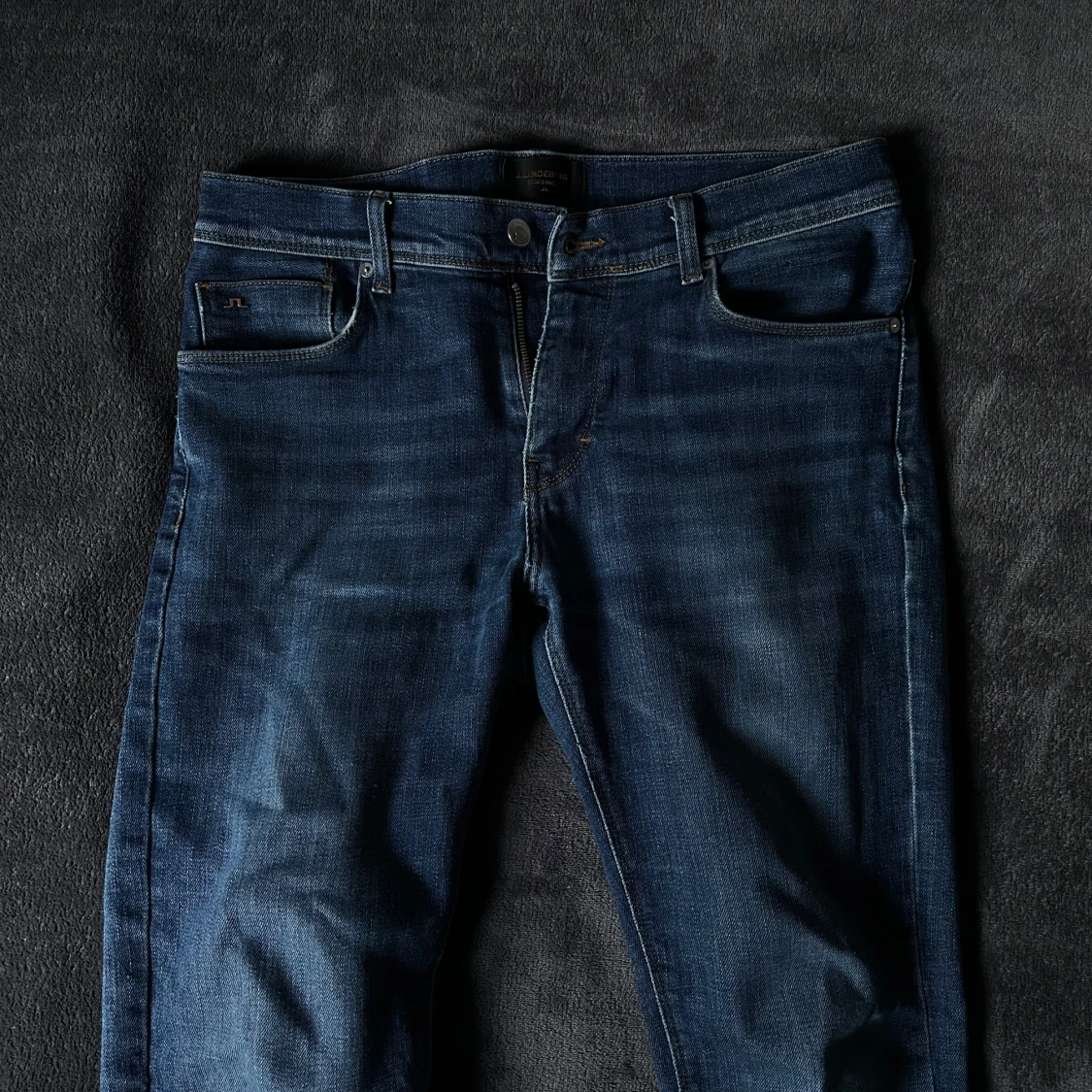 Mörkblå jeans från J Lindeberg - 1