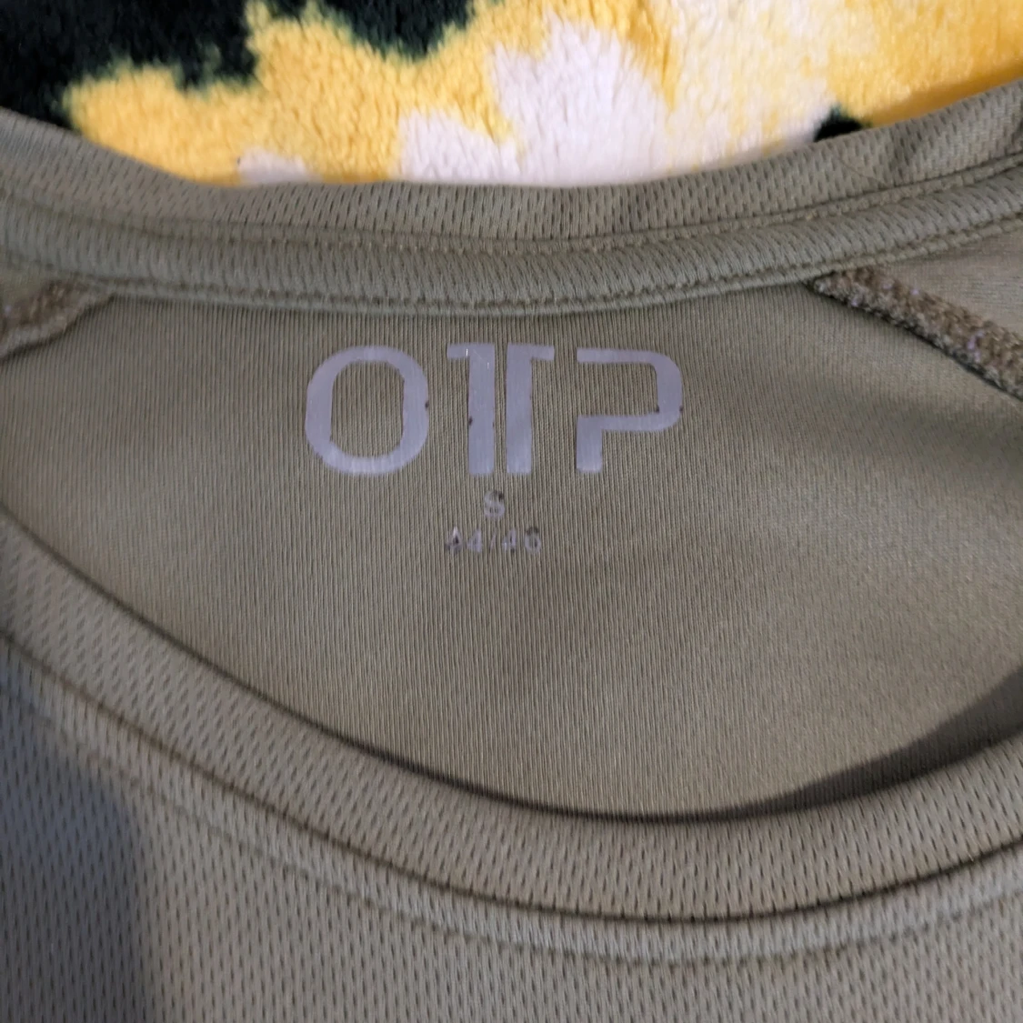 Olivgrön t-shirt från O11P - 2