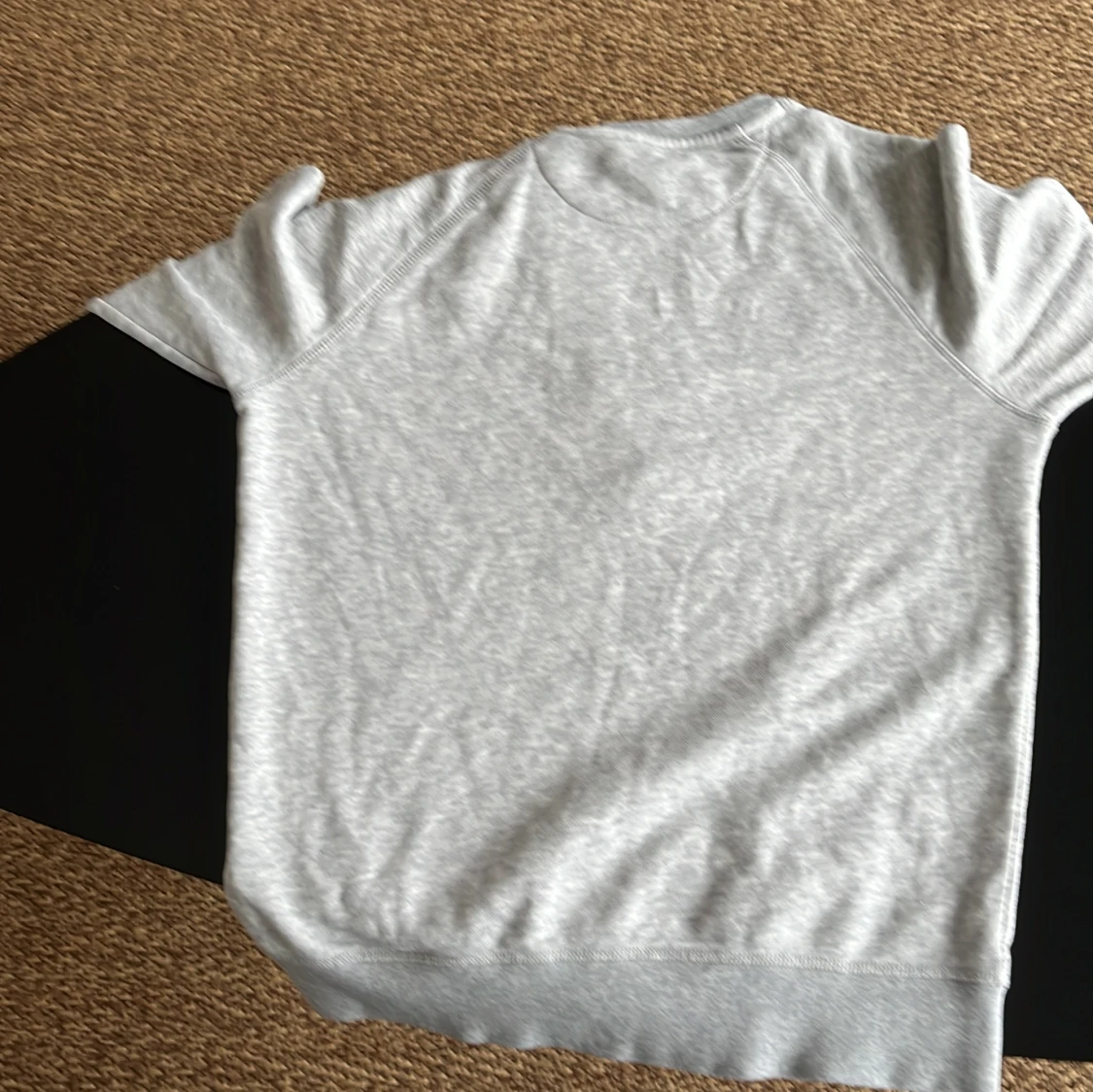 Grå kortärmad tröja från GANT - 1