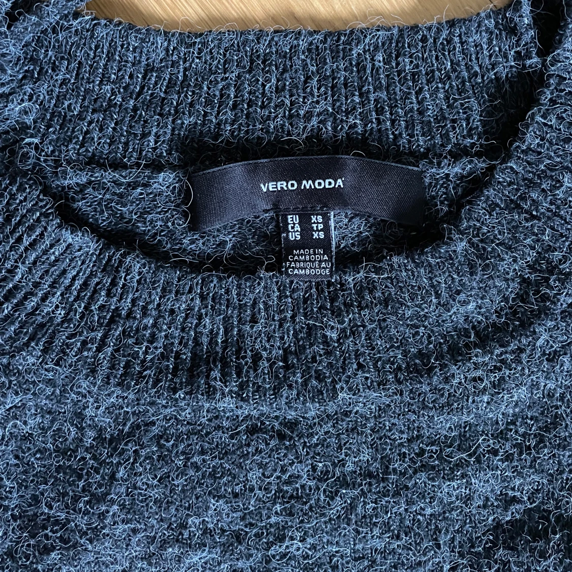 Mörkgrå/svart stickad tröja från Vero Moda - 3