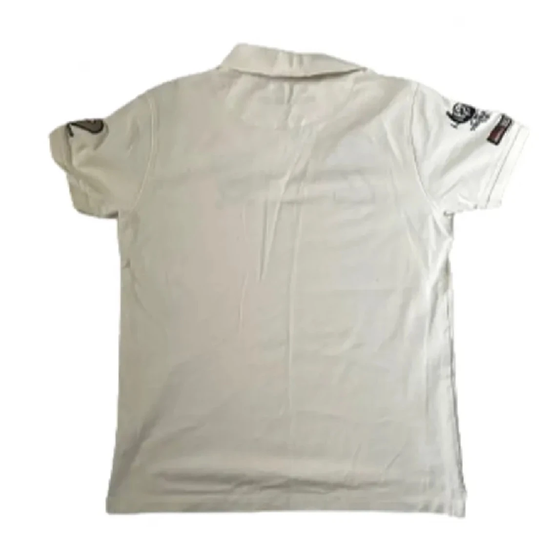 Vit kortärmad pikétröja från BRKLY - 1