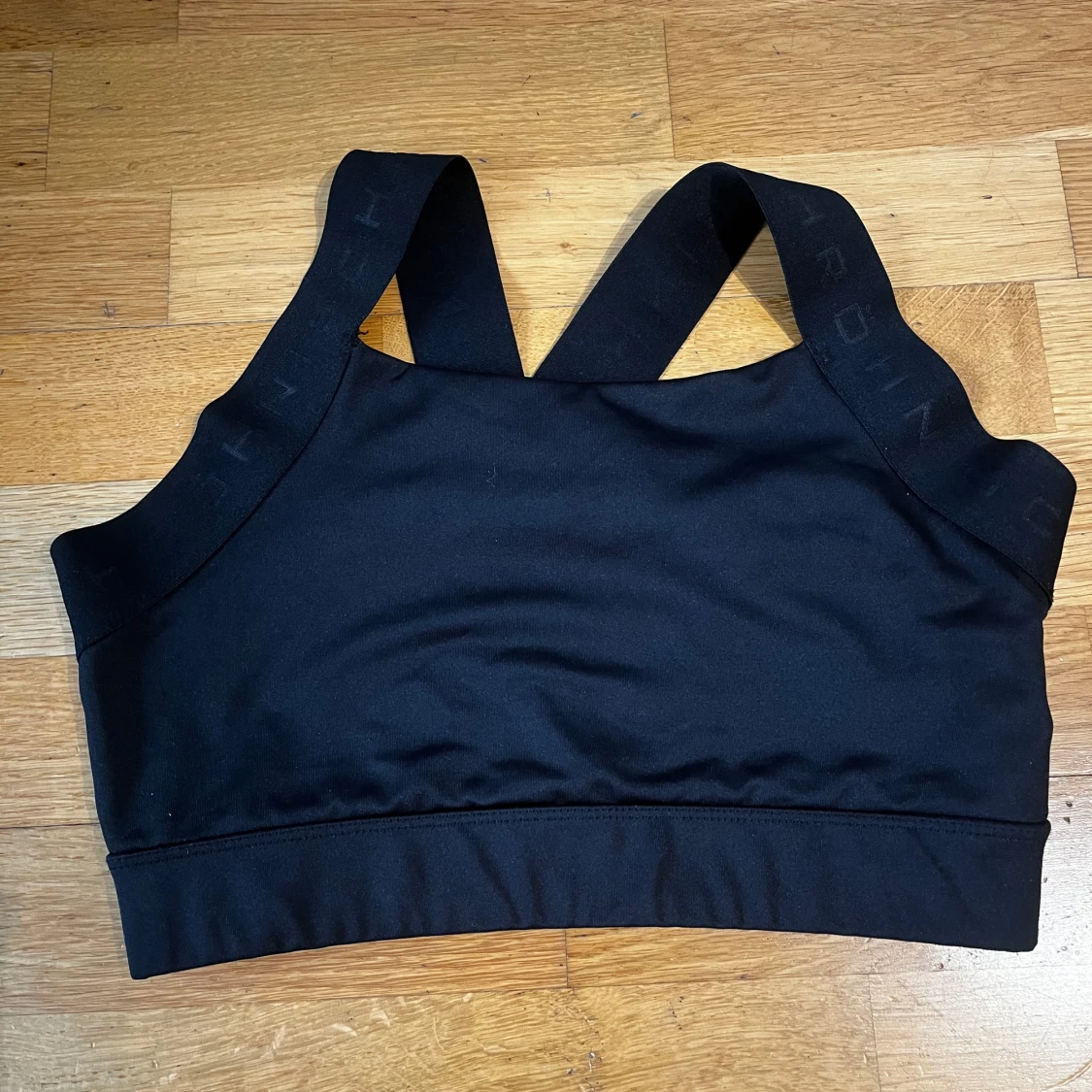 Svart sporttopp från Röhnisch