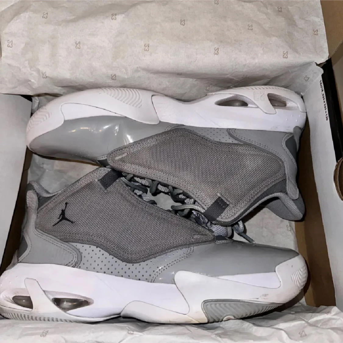 Grå Jordan Max Aura 4