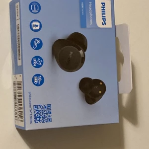 Philips hörlurar -  Nyköpta (oöppnad förpackning) marknadspris:500kr. 18 timmars batteritid Endast Swish betalningar. Finns i Uppsala/stockholm 