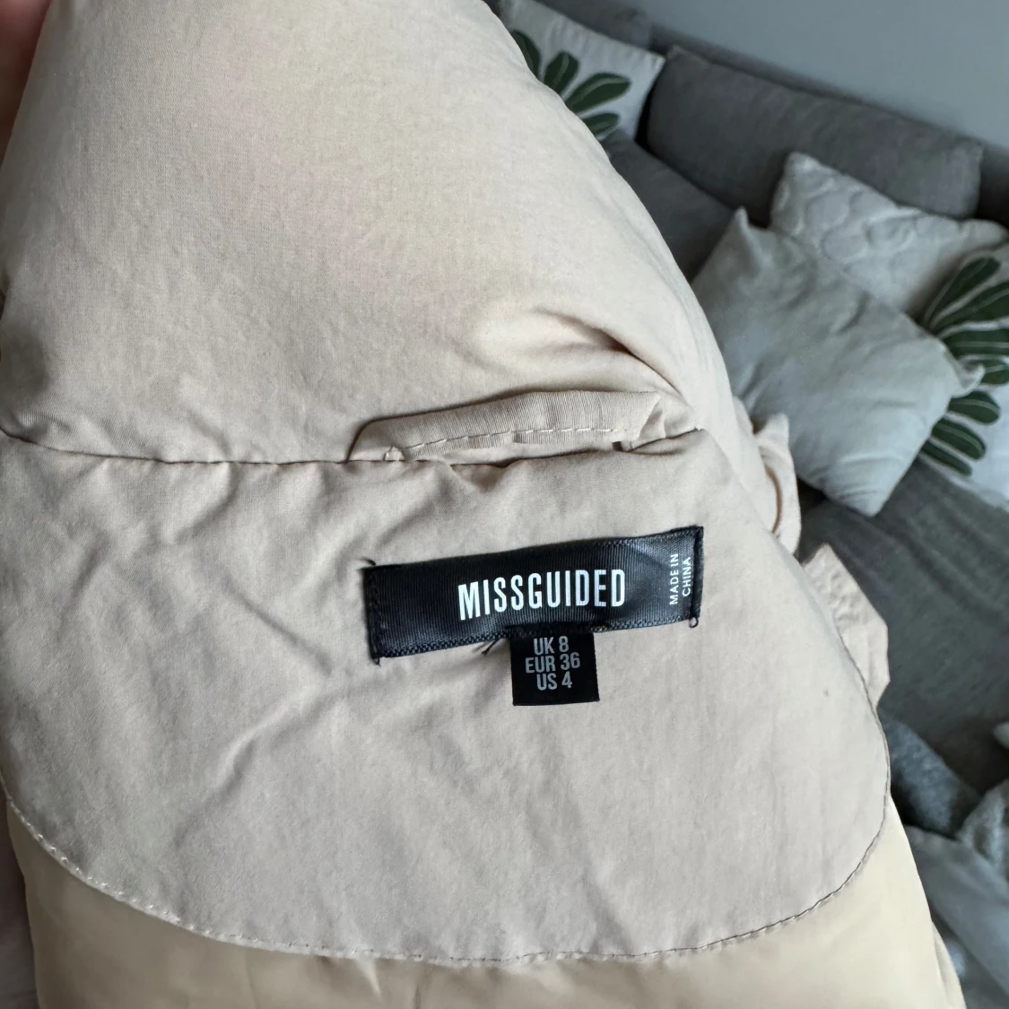 Beige pufferväst/ dunväst - 3